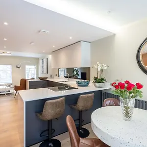 Dragon - Centre 2 Bed Luxury Mews House Edinburgh